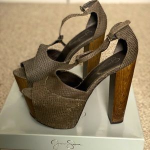 Classic Jessica Simpson shoe. Super high platform heels.